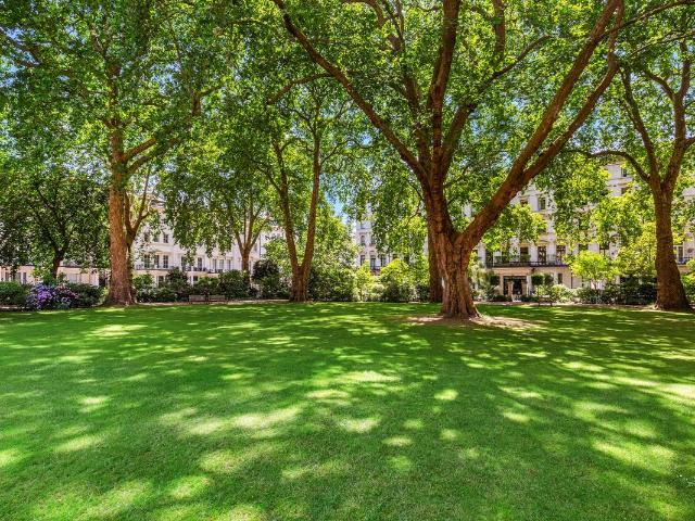Ennismore Gardens, South Kensington, Hyde Park, London SW7, 1 bed flat to rent, £3,250 pcm | PrimeLocation