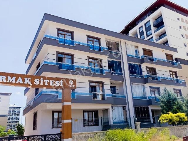 Şenol'dan Satılık 3+1 Daire Uluırmak Sitesinde Klimalı