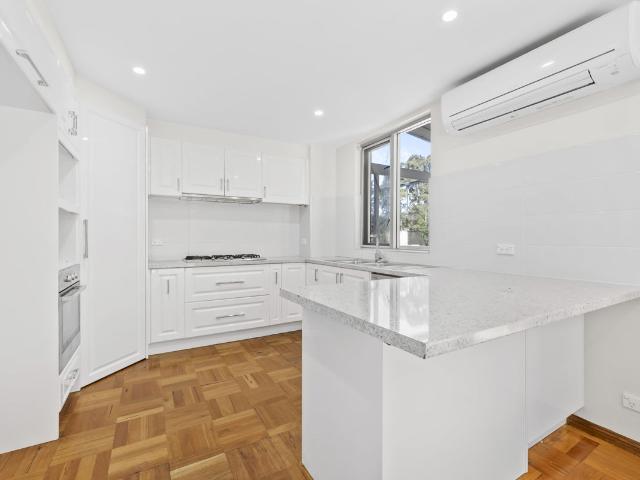 Enormous 4 bedroom apartment