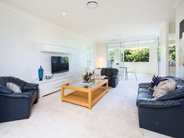 Enormous Top Floor Apartment 2 bedrooms plus Study/3rd Bedroom