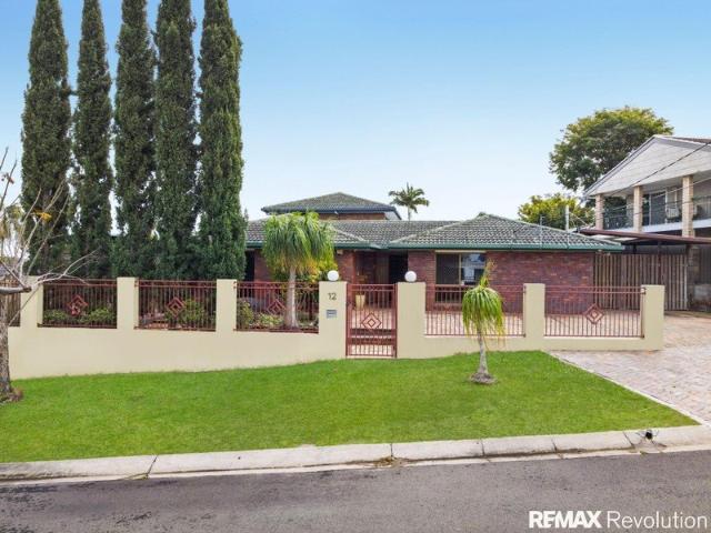 Enormous Dual Living Home with Self Contained Granny Flat, pool & Home Business Opportunity!