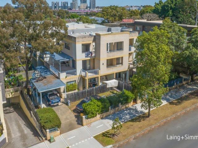 Enormous Garden Apartment in a Highly Convenient Location