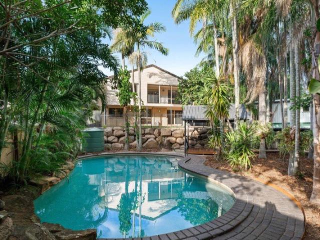 Enormous Multigenerational Masterpiece in Prime Lota Location