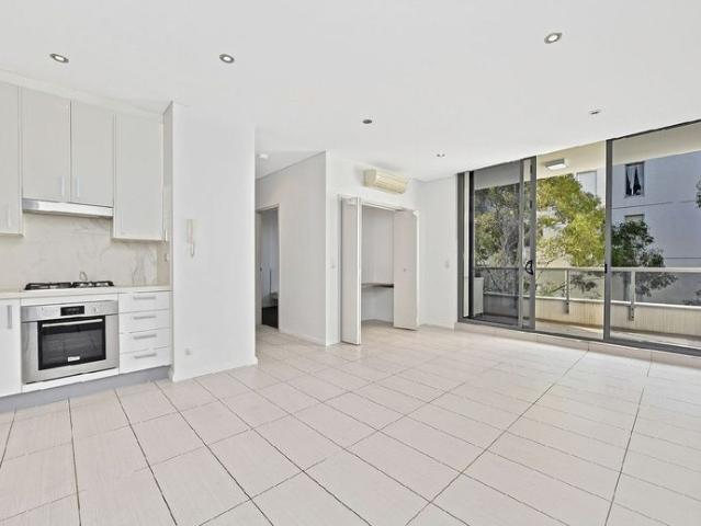 Enormous North Facing 1 Bedroom | Great Location