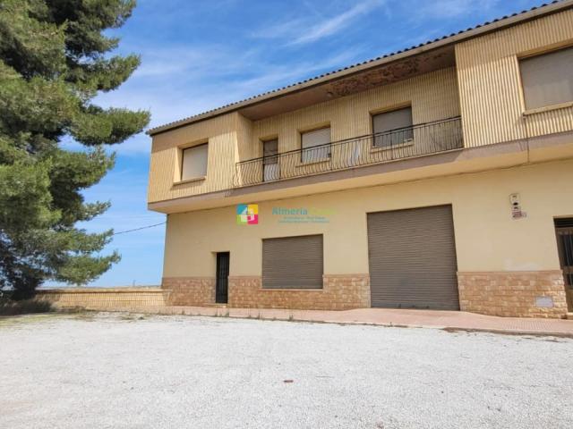 Enorme casa de campo de 5 dormitorios y 3 cuartos de baño co. 700m² Cullar
