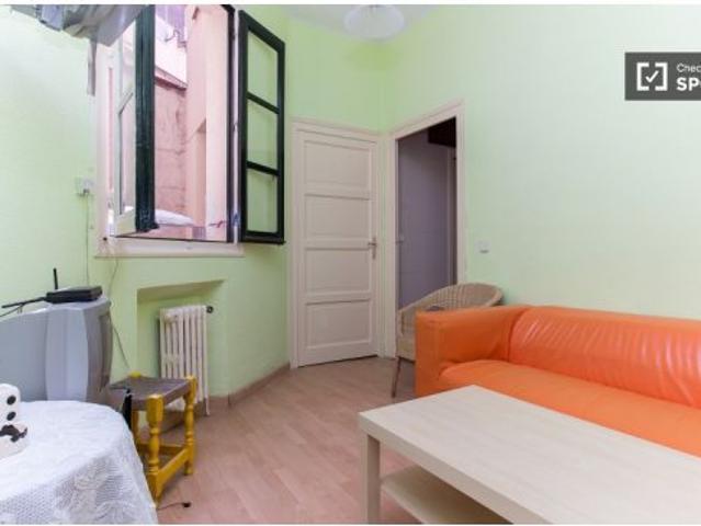 Enorme habitación con escritorio en el departamento compartido, Puerta del Sol