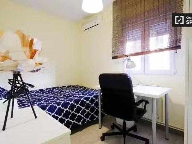Enorme habitación en piso compartido en Getafe, Madrid