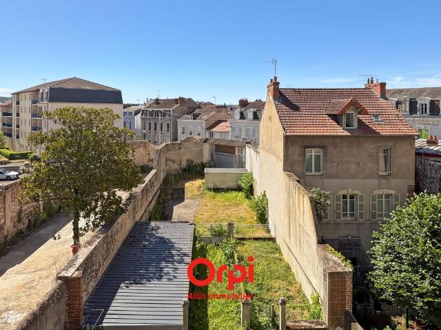 Enorme potentiel ! Maison de charme 265 m² sur 4 niveaux en. 264m² Montluçon