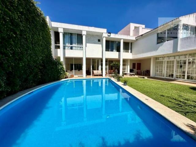 Enorme Propiedad frente al Lago de Exclusivo Kloster Sumiya Jiutepec. 4 Habitaciones