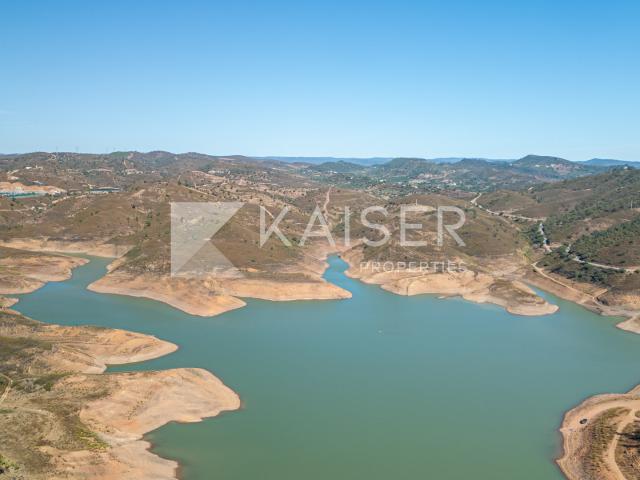 Enorme terreno com vista para a serra e para a Barragem da Ribeira do Arade
