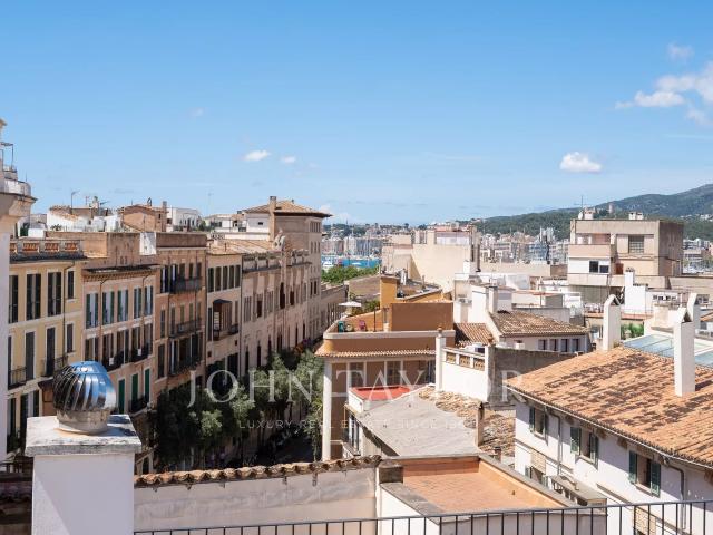 Encantador ático dúplex con terraza privada en la azotea en el corazón del casco antiguo de Palma