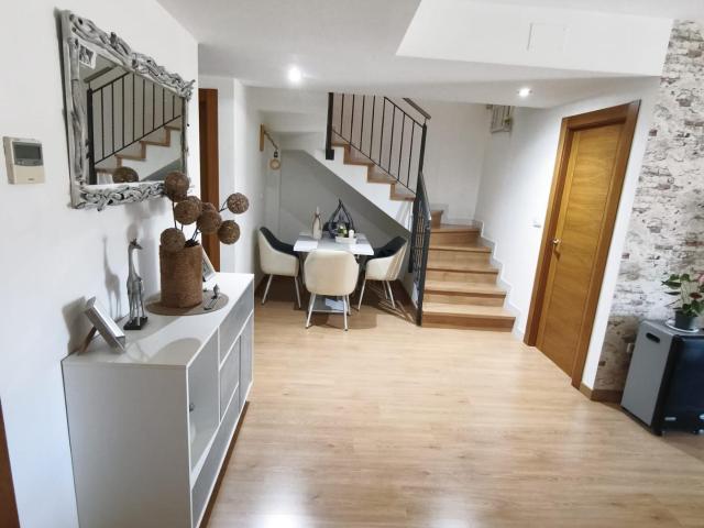 Encantador Ático Dúplex en Cobatillas