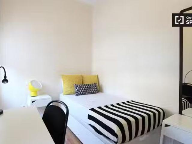 Nuevo Alquilar una habitación en un apartamento de 4 dormitori.