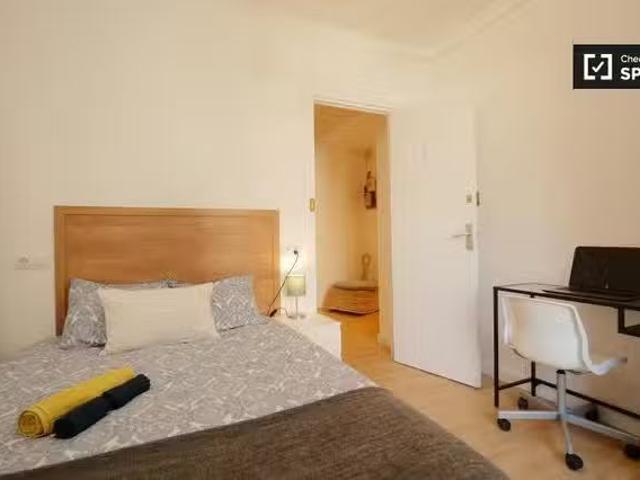 ¡Recién llegado! Alquiler de habitaciones en apartamento de 5.