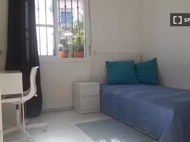 Nuevo Alquiler de habitaciones en casa de 3 dormitorios en Mál.