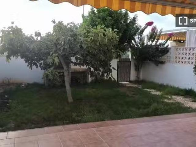 Acogedor Apartamento de 2 dormitorios en alquiler en Almería.