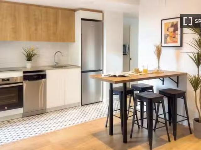 ¡En alquiler! Apartamento de 3 dormitorios en alquiler en Can.