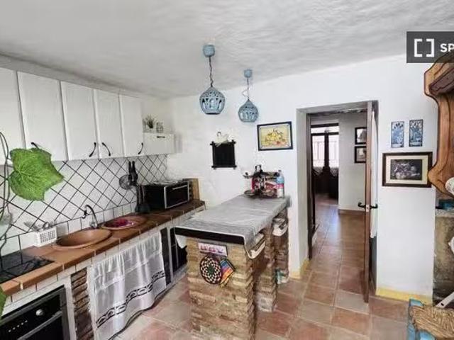 ¡Renta! Apartamento de 3 habitaciones en alquiler en Arriate.