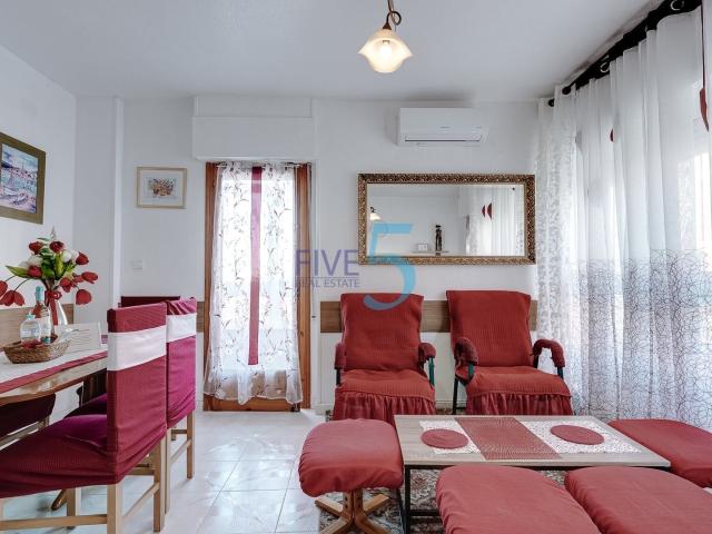 ¡Encantador apartamento en segundo piso de tres dormitorios. 98m² Torrevieja