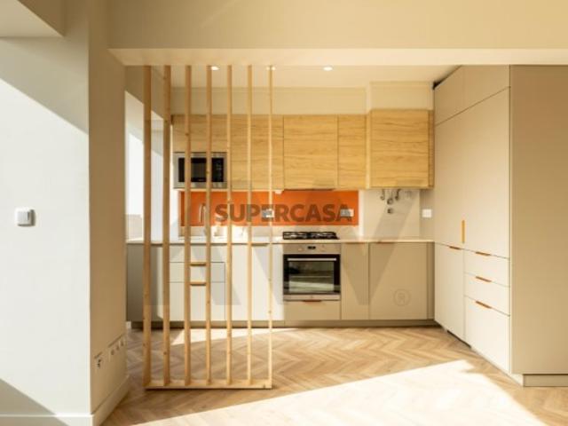 Encantador apartamento T2 remodelado, com suite e Ar Condicionado, em Benfica