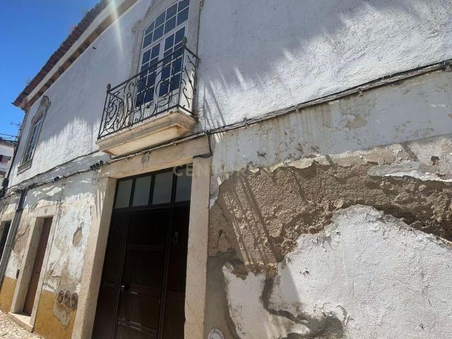 Apartamento T1 para ser remodelado totalmente, Borba