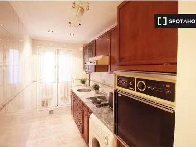 Nuevo Bonita habitación con calefacción en piso de 5 habitacio.