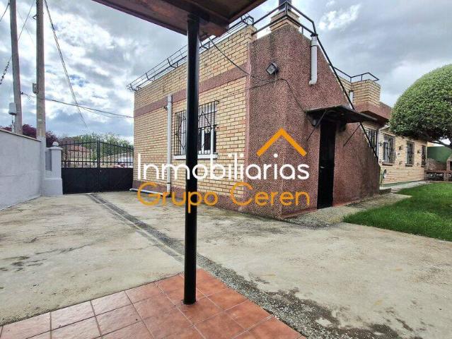 Encantador chalet con jardín a un paso de Leiva