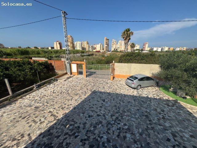 ENCANTADOR CHALET CON PARCELA A ESCASOS METROS DEL MAR