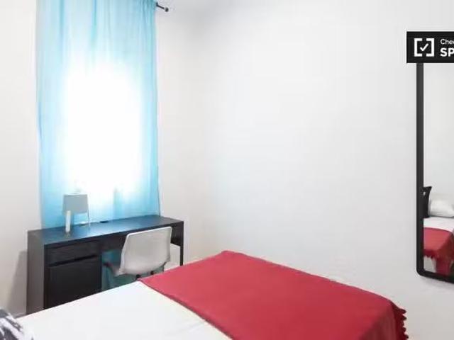 Acogedor Cómoda habitación en apartamento de 7 dormitorios, Mo.