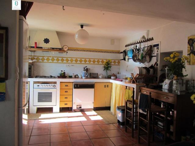 ENCANTADOR CORTIJO A SOLO 3KM DEL CENTRO DE LA CIUDAD