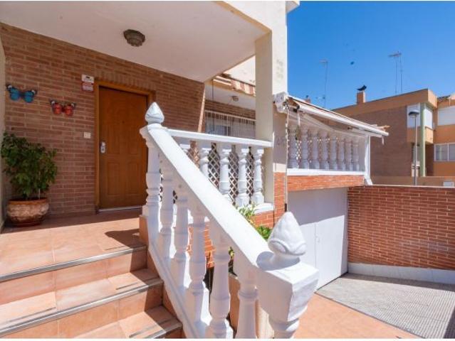 ¡Encantador Duplex Adosado en Cartagena!