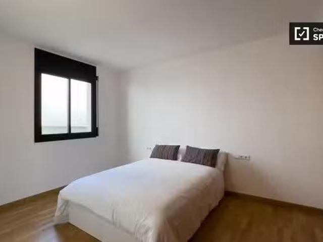 Barato Dormitorio 2 en alquiler en apartamento de 3 dormitorio.