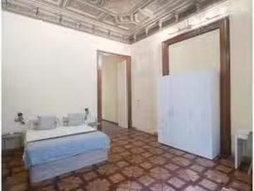 ¡Recién llegado! Habitación compartida en alquiler en El Gòtic.