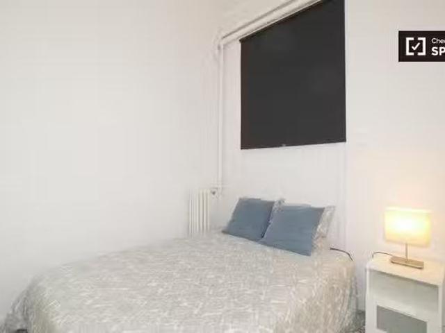 ¡Oferta! Habitación amueblada en piso compartido en Gràcia, Ba.