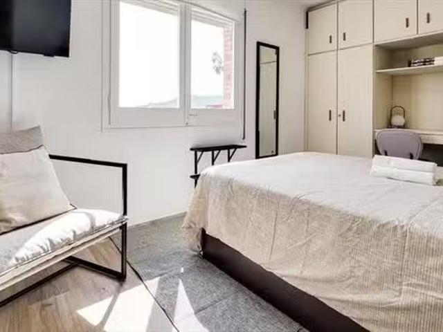 ¡Renta! Habitación en 201 Passeig Valldaura