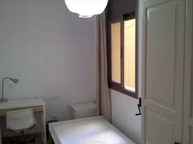 Único Habitación en 43 Carrer d'Amadeu Vives