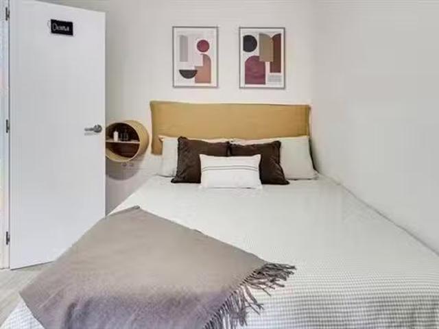 ¡Recién llegado! Habitación en 45 Carrer de Calderón de la Barca