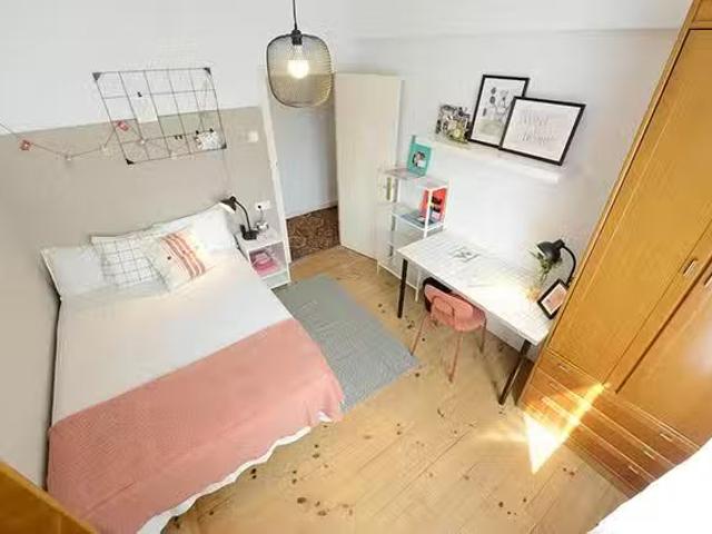 ¡Oferta! Habitación en Calle Calixto Leguina, Uribarri