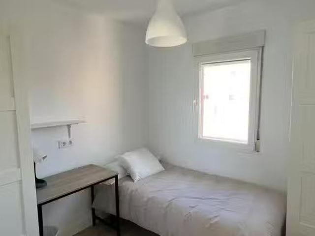 Encantador Habitación en Calle Camelias