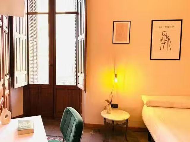 Encantador Habitación en Calle Gran Vía de Colón, Centro