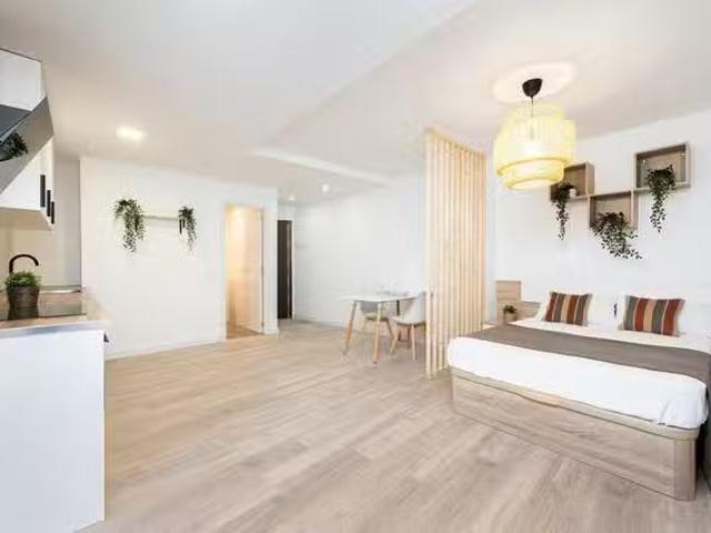 Bonito Habitación en Calle de Cartagena, Guindalera