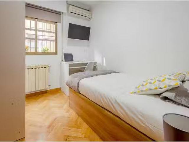 Encantador Habitación en Calle de Amorós, Guindalera