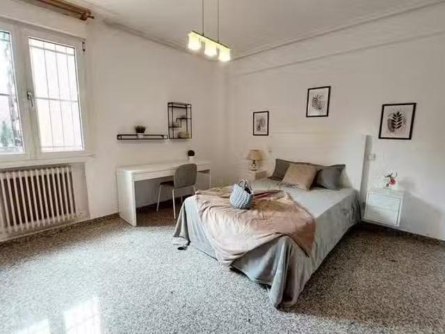Acogedor Habitación en Calle de Antonio Machado, Valdezarza