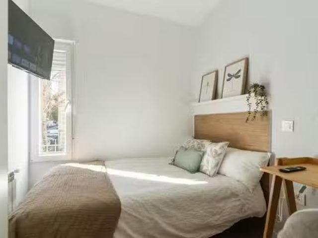 ¡En alquiler! Habitación en Calle de Alejandro Sánchez, Opañel