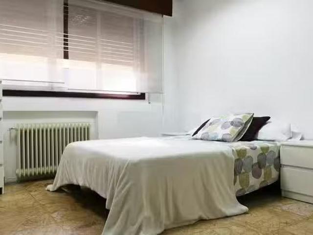 Barato Habitación en Calle de Beatriz de Bobadilla, Ciudad Uni.