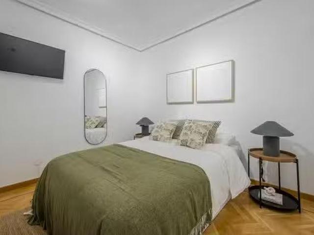¡Recién llegado! Habitación en Calle de Federico Moreno Torrob.