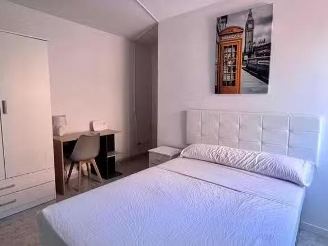 Único Habitación en Calle de Josefina Carabias, Valdefuentes
