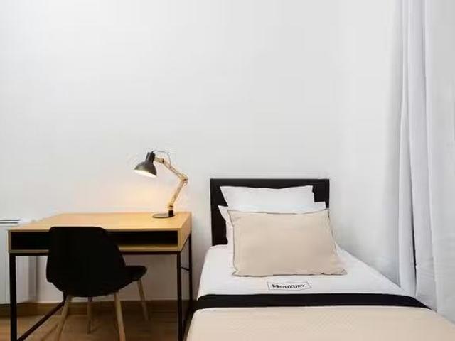 Único Habitación en Calle de Juan Álvarez Mendizábal, Argüelles