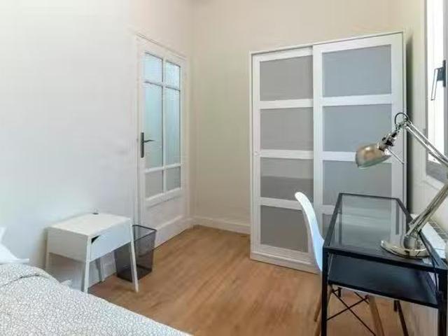 Acogedor Habitación en Calle de los Desamparados, Cortes