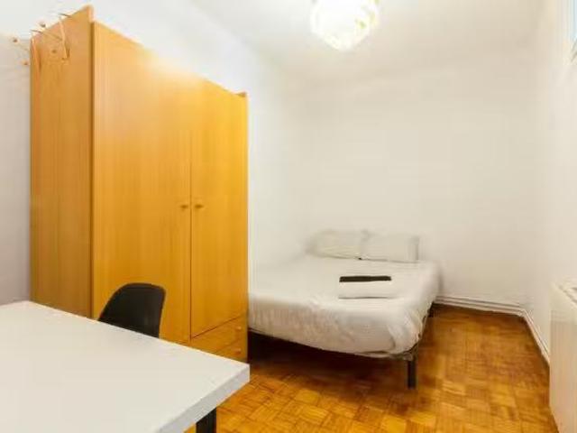 ¡En alquiler! Habitación en Calle de Santa Isabel, Embajadores